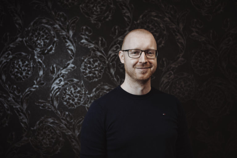 Julian Trebes, Raumausstatter